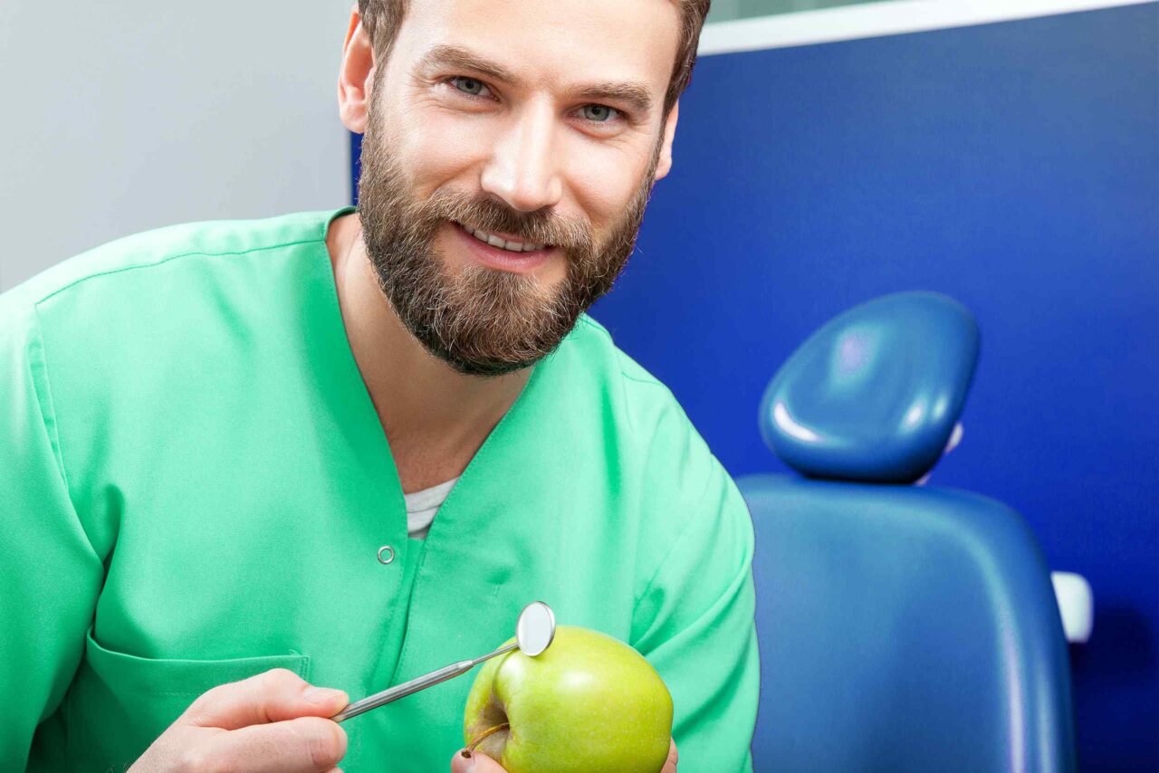 https://topcrayons.com/demos/dentist-1/wp-content/uploads/2020/01/img-oscar-1280x854.jpg