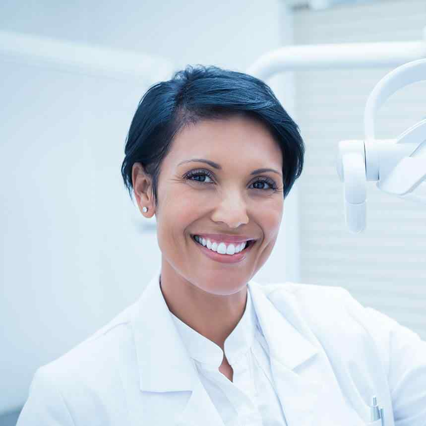 https://topcrayons.com/demos/dentist-3/wp-content/uploads/2020/02/doctor-01.jpg