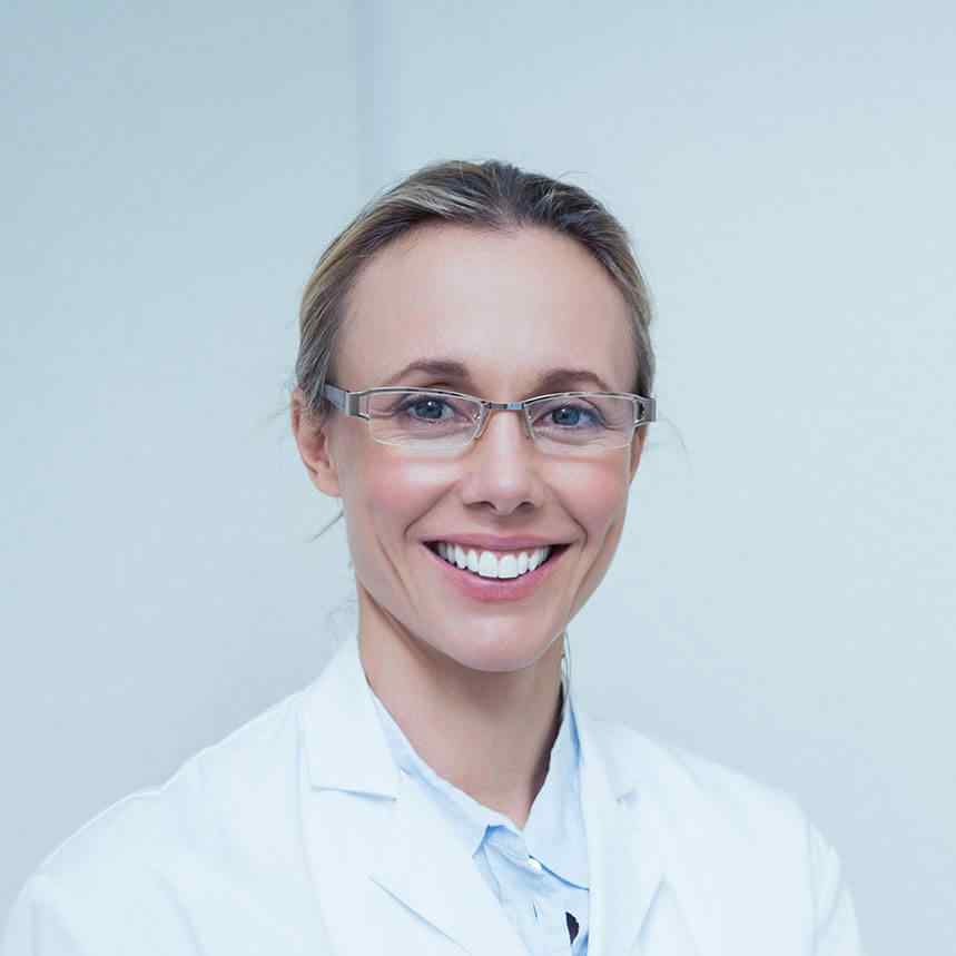 https://topcrayons.com/demos/dentist-3/wp-content/uploads/2020/02/doctor-02.jpg